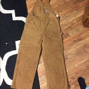 Stained on bottoms Only worn twice carhartt